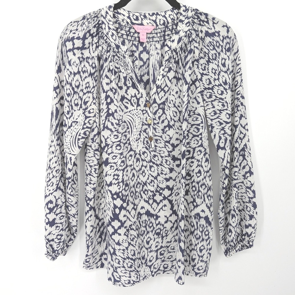 Lilly Pulitzer Silk Elsa Blouse Women XS Navy White Ikat Smocked Henley V-Neck
